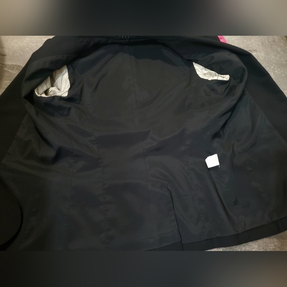 Theory Gabe B Tailor Classic Black Blazer. One Front Button. 96% Wool. 4 US. - Picture 7 of 13